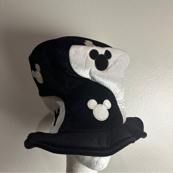 Disney Parks Mad Hatter Mickey Mouse Top Hat Halloween Black White HTF - Picture 1 of 9